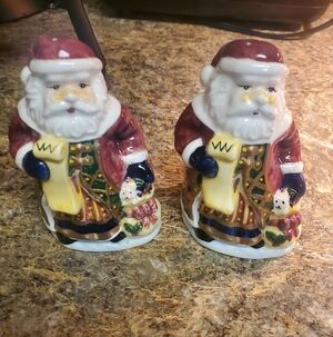 The Cooks Bazaar Christmas Santa Salt Pepper Shakers.